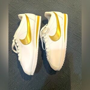 NWOB Nike Cortez Women's White Leather and Gold Sneakers